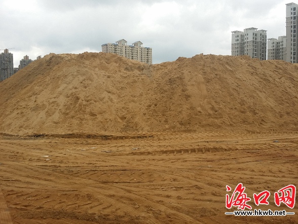 沙场里的高沙堆.