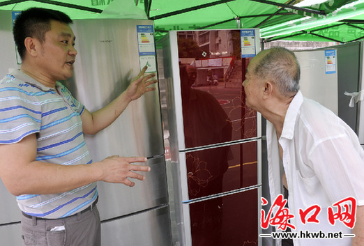 海口晚报携手海口网进社区 多种服务让市民贴