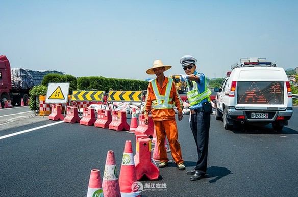 在路口增设指示牌