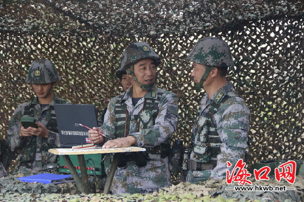 蔡康 通讯员 阳宗峰 摄影报道)黄文忠,海南省军区某炮兵团团长,从军25