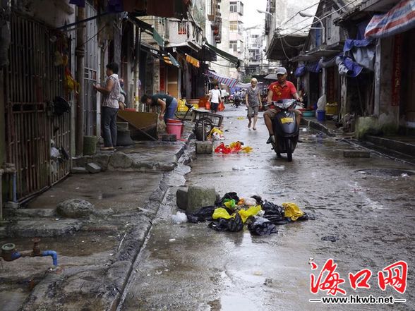 东门菜市场大东路脏乱 市民意见大