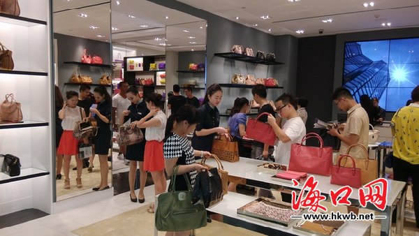 全球最大免税店海棠湾开业 近300个国际品牌入