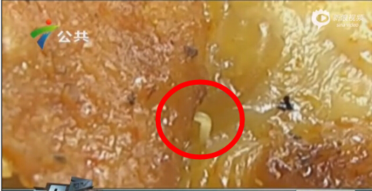 肯德基外卖鸡翅现数条白色活虫
