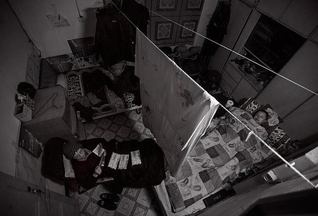 66岁老人送快递为儿还高利贷 在挣钱与还钱之