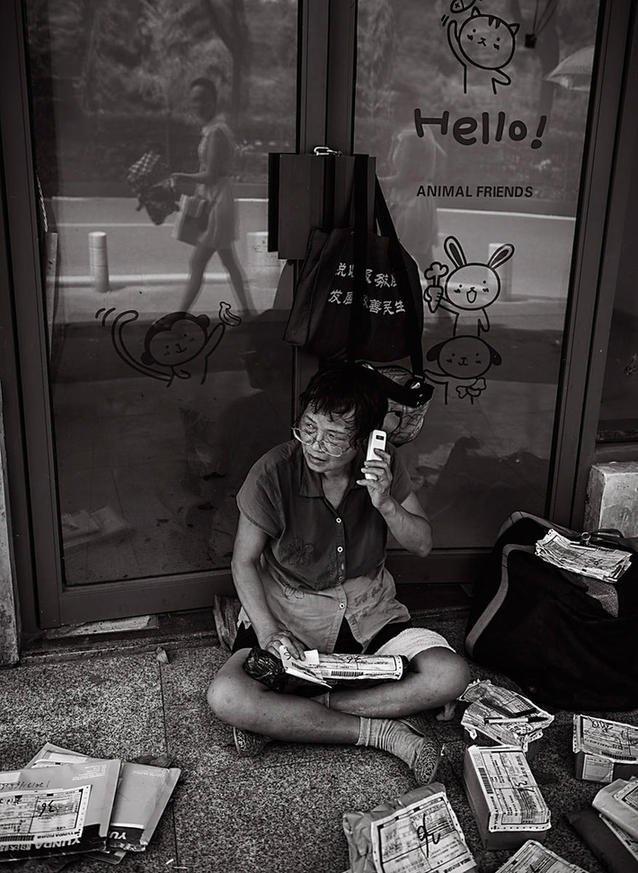 66岁老人送快递为儿还高利贷 在挣钱与还钱之