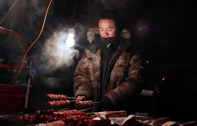 组图故事:寒夜街头的生计图片频道 - 海口网 - 海