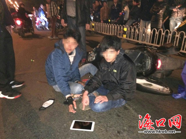 海口晚报老员工和"的哥"协助警察擒获两抢夺少年