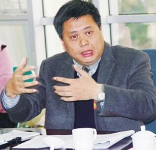 黄桂提: 具备大专及以上学历 作为选拔村支书的