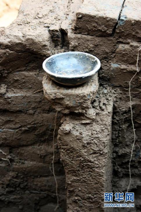 河北献县发现一座唐代古墓 骨骸清晰可见