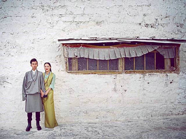 80后藏族新人结婚照走红
