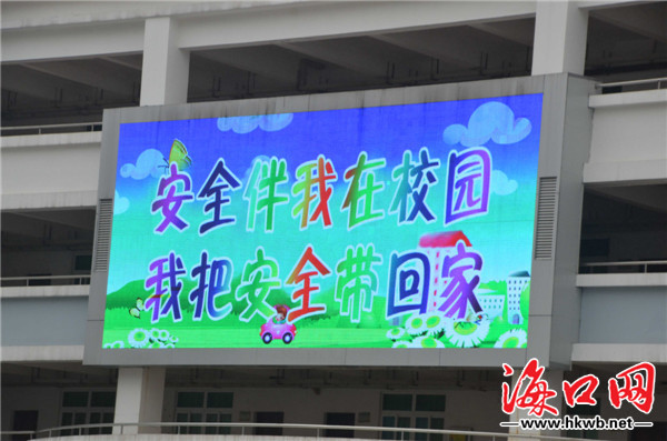 海医应急救护培训走进海口市一中校园 人体模