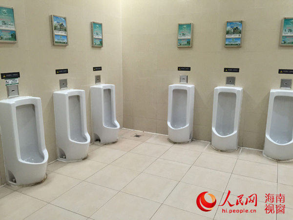 海南旅游厕所环境 良莠不齐 白沙门公园厕所异