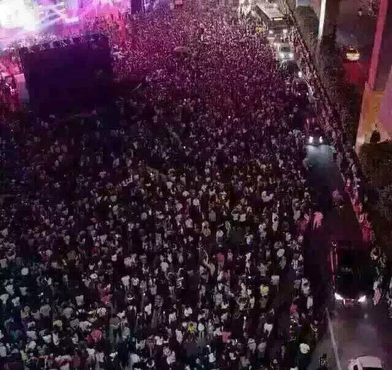 山东一商场开业邀请范冰冰 发生踩踏事件_社会