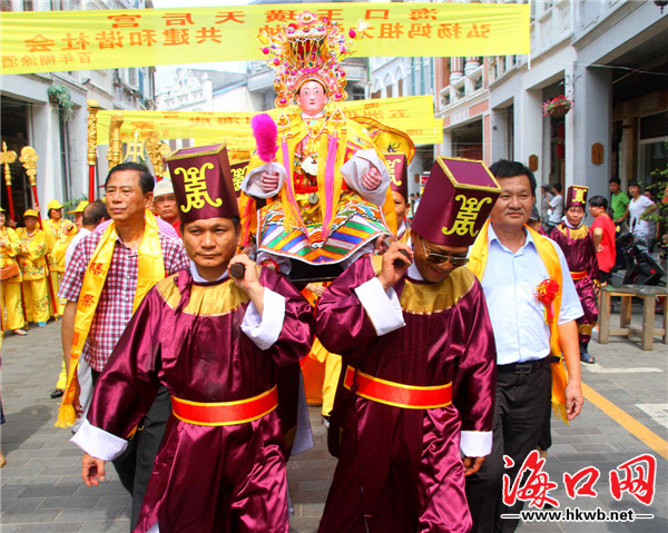 妈祖信民齐聚海口天后宫庆祝妈祖1055诞辰