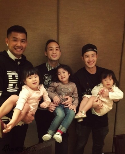 《爸爸回来了2》梁静茹索吻蜜香姐妹遭拒(组图