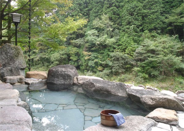 日本人洗澡为什么那么麻烦 全家人用同一缸水