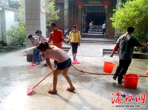 小手拉大手 海口市第十二小学双创志愿服务队