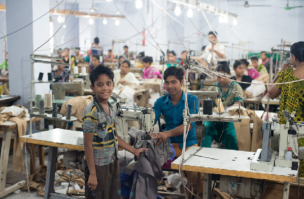 揭孟加拉血汗工厂内幕:他们都是童工 每天2元