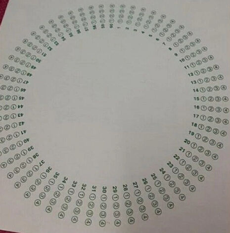 机智的教师们为防止学生作弊,研究出了一种新型的单选答题卡,其采用的