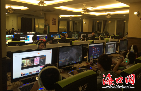 海口市政协委员视察小网吧 呼吁建立统一的监