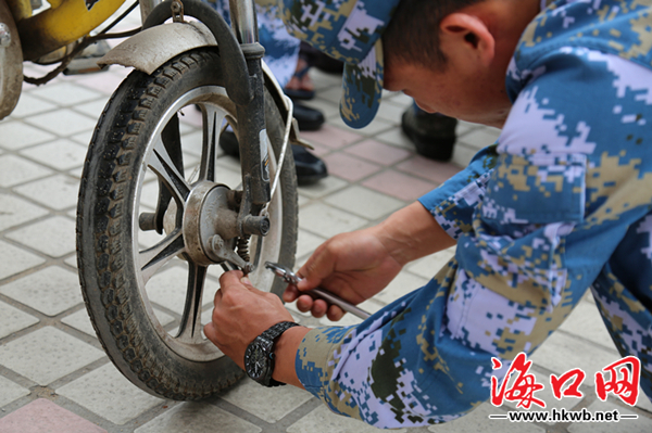 海口秀英区举办学雷锋日志愿服务集中展示交