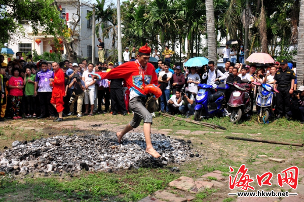 海南军坡节活动真是热闹非凡!