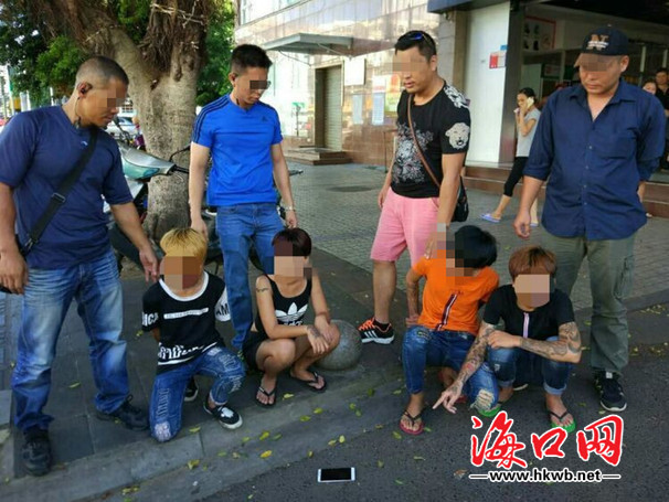 四名未成年人海口抢夺手机被抓 其中一人烟龄