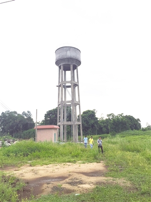 为帮扶村建的水塔.