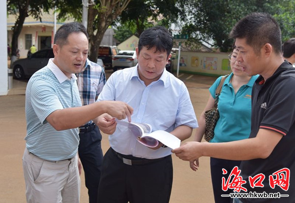 王忠云带队深入镇村推进精准扶贫和创文工作