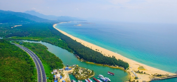 瞰海南:牛岭滨海公路串起海南"最美海岸线"(组图)