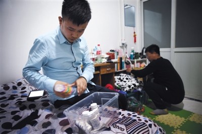 男同从事防艾志愿服务 面试时曾被4公司直接拒