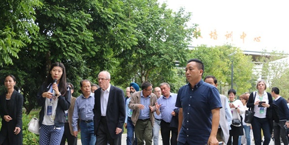 百余名中外专家参观海南陵水现代农业示范基地