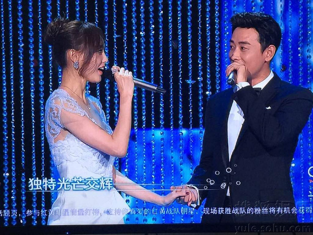 唐嫣罗晋甜蜜跨年对唱 牵手对视都太酥了(图)_