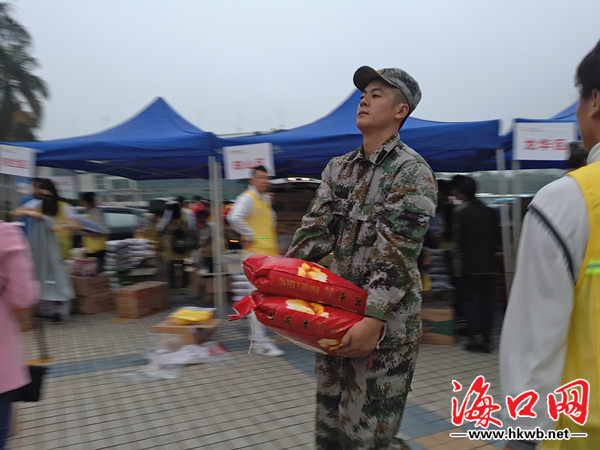 孩子们笑了!海南阳光义工社为困难孩童送来新