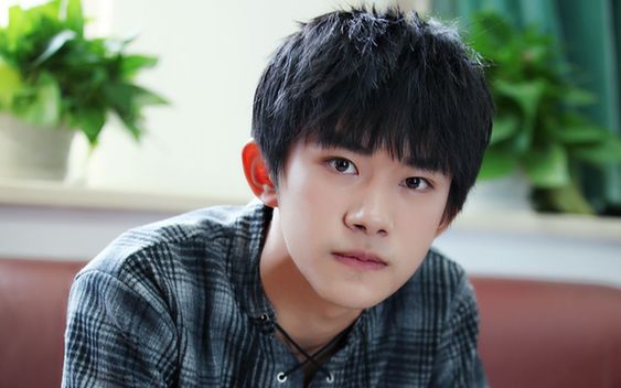 TFBOYS被曝招募学习助理月薪过万 工作人员