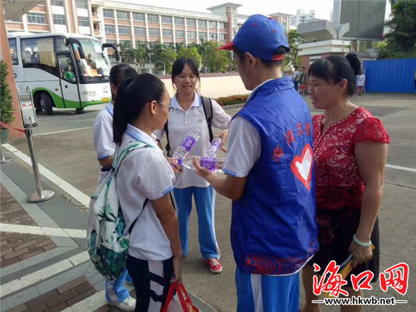 为考生送 公益套餐 海口爱心助考志愿服务温暖