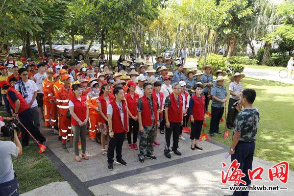 文明创建内外兼修 海口秀英区整治小区卫生