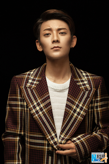 陈翔曝最新时尚大片 复古学院派温暖深秋图片