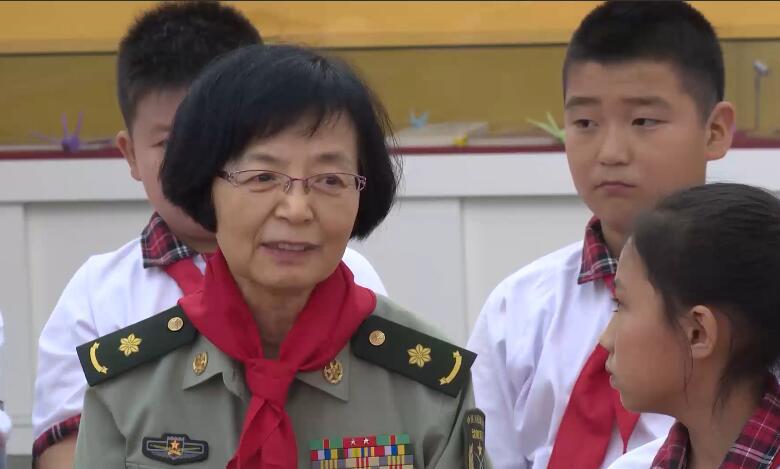 我心目中的英雄 --崇尚英雄 精忠报国主题班会