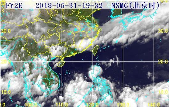 南海东南部现热带云团活动 48小时内将加强为