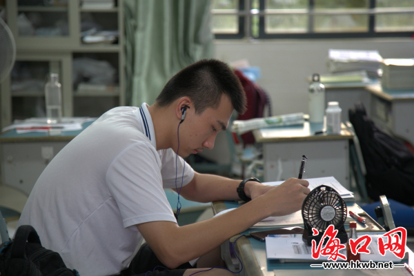 海口:高考倒计时 这里的努力静悄悄(组图)
