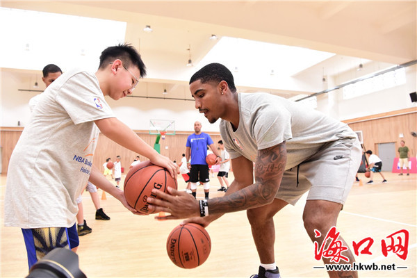 海口观澜湖夏季篮球训练营开营 NBA球星加里