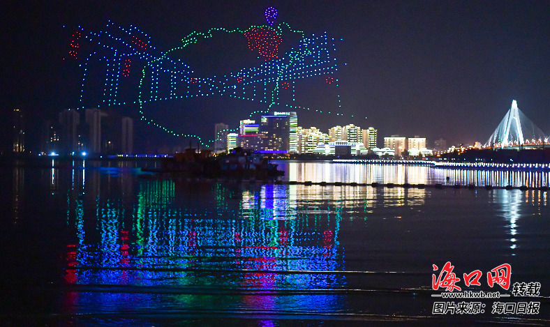 海口数十万市民游客换花送祝福、看无人机秀、