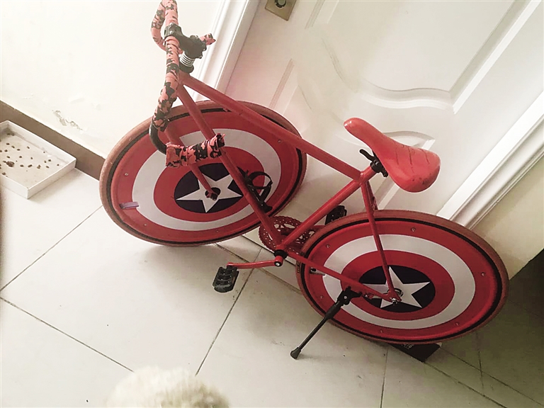 三亚一女子试骑网购自行车刹车不住摔伤 脸部