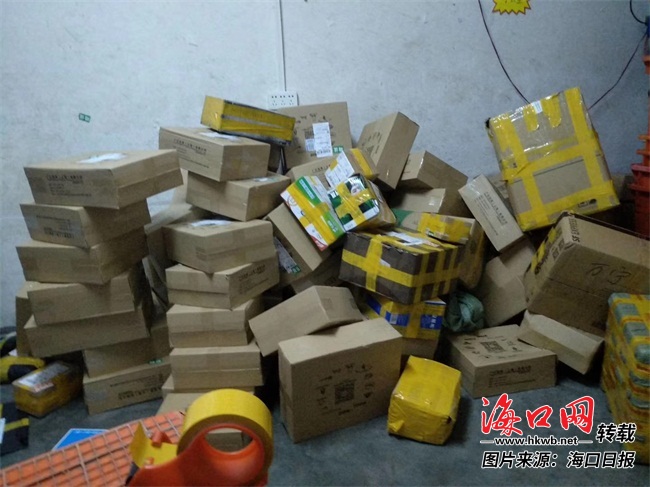 快递网点待分发的包裹.