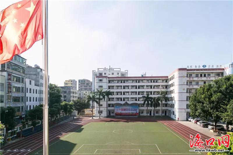 海口市第十四中学.邵阳摄英语300词短文初中图片