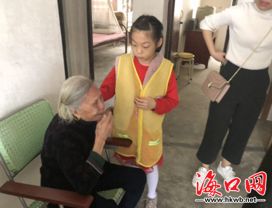 寒冬送温暖 海口志愿者开展2018新春大型扶贫