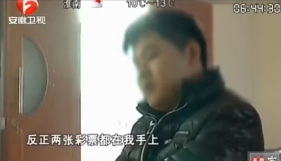 579万得主情人节领奖秀恩爱 情侣中奖男友却独吞