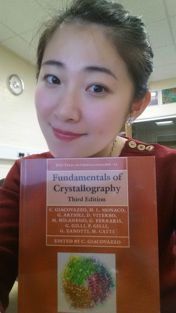 美女博士实验照走红 征男友回家过年