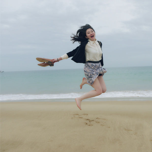 美女博士实验照走红 征男友回家过年